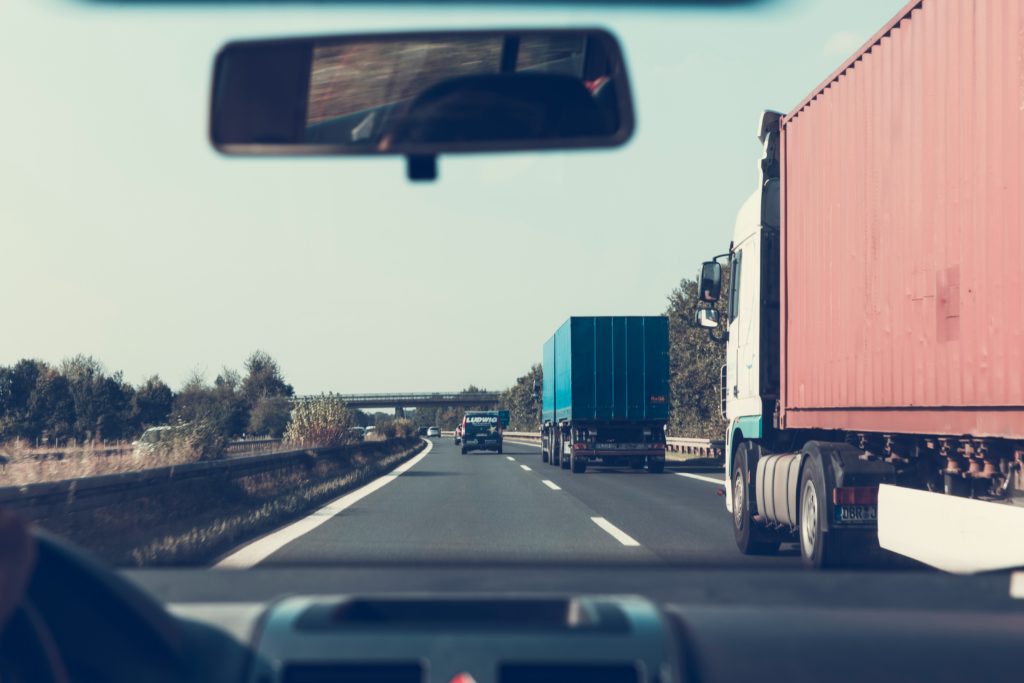 trucking-companies-driving